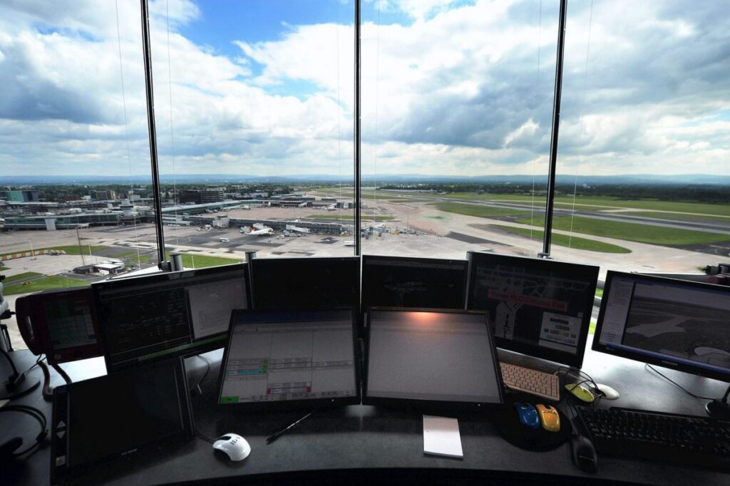 foto torre di controllo per la sicurezza in volo